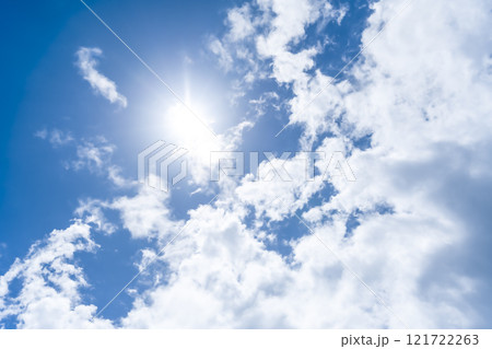 夏の空　太陽と雲　横浜 121722263