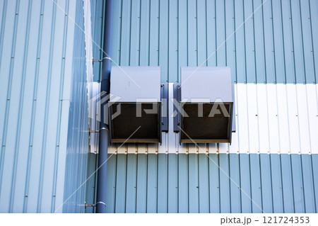 物流倉庫外壁のウェザーカバー 121724353