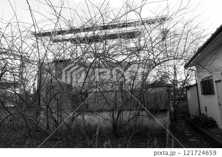 放置された空き家 放置された空き家 121724659