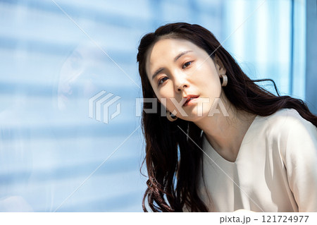 30代女性 ポートレート 30代女性 ポートレート 121724977
