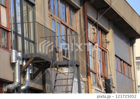 弁天ふ頭の旧ビル 121725052