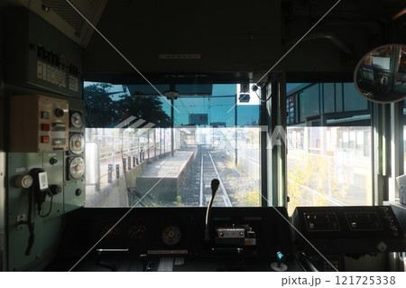 運転台 電車 列車 121725338