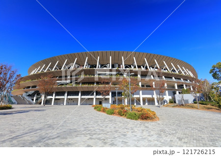 【東京都】快晴の新国立競技場 121726215