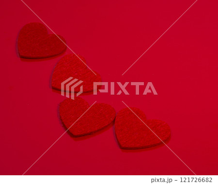 Red felt hearts love decor on the red background 121726682