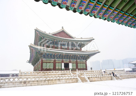Winter snow at Gyeongbokgung Palace in Seoul, South Korea. Geunjeongjeon Pavilion of Gyeongbokgung South Korea's historical landmarks 121726757