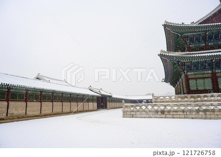 Winter snow at Gyeongbokgung Palace in Seoul, South Korea. Geunjeongjeon Pavilion of Gyeongbokgung South Korea's historical landmarks 121726758