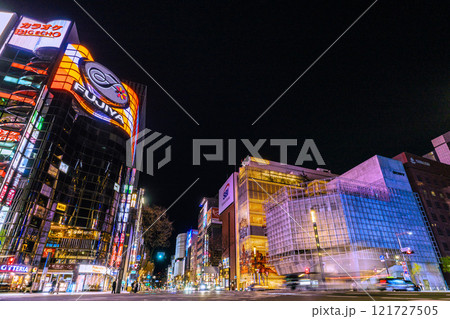 日本の東京都市景観コロ5年公表から…大晦日。観光客らで賑わう数寄屋橋交差点。新時代に光あれ…=31日 日本の東京都市景観コロ5年公表から…大晦日。観光客らで賑わう数寄屋橋交差点。新時代に光あれ…=31日 121727505