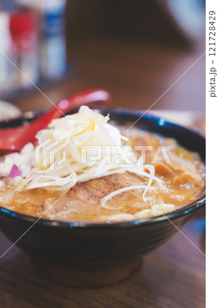 おいしいラーメンとやまもりねぎ おいしいラーメンとやまもりねぎ 121728429
