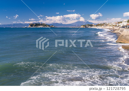 《神奈川県》江ノ島と富士山・稲村ヶ崎の眺望 《神奈川県》江ノ島と富士山・稲村ヶ崎の眺望 121728795