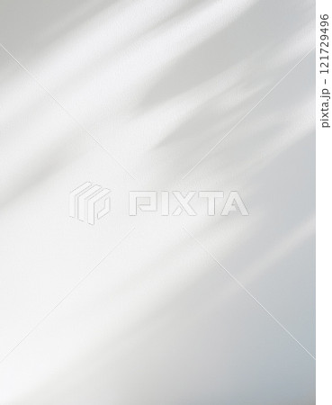 壁にできた光と影のテクスチャー 壁にできた光と影のテクスチャー 121729496