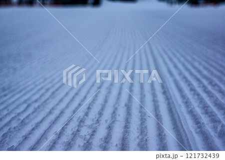 スキー場の滑走面 スキー場の滑走面 121732439