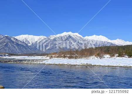 信濃大町山岳展望 冬の北アルプス後立山連峰 信濃大町山岳展望 冬の北アルプス後立山連峰 121735092