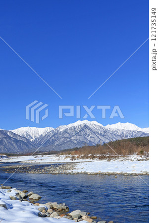 信濃大町山岳展望 冬の北アルプス後立山連峰 信濃大町山岳展望 冬の北アルプス後立山連峰 121735149