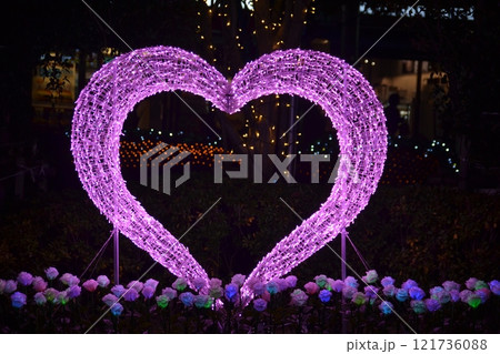 ハートのイルミネーション 121736088