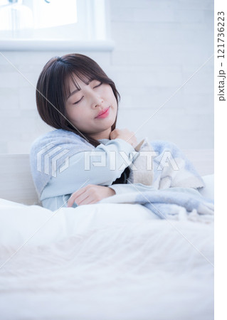 肩凝りや首の痛い、寝違えイメージ 肩凝りや首の痛い、寝違えイメージ 121736223
