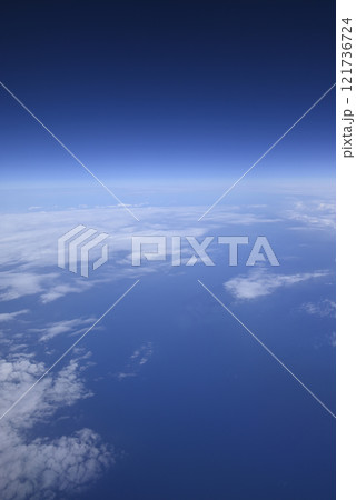 飛行機の窓からの眺め 飛行機の窓からの眺め 121736724