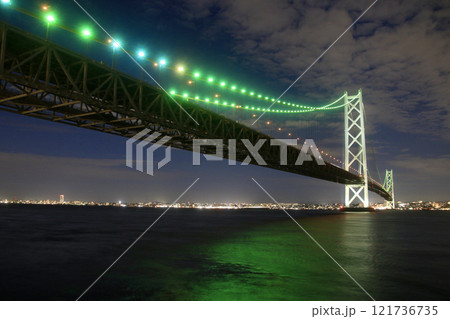 明石大橋・夜景(兵庫県・神戸市・淡路市) 明石大橋・夜景(兵庫県・神戸市・淡路市) 121736735