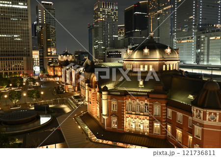東京駅、夜景 121736811