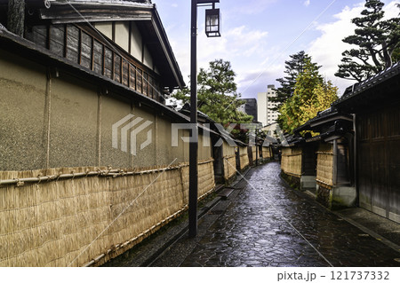 晩秋の金沢長町武家屋敷跡 121737332