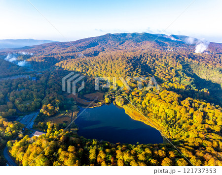 秋の八幡平大沼（秋田県鹿角市） 121737353
