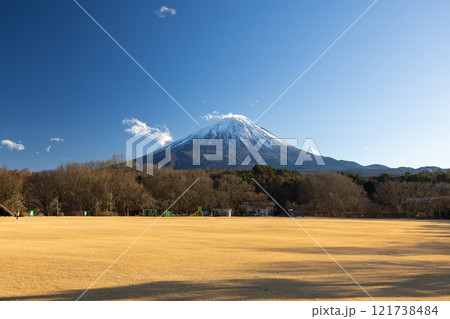 鳴沢村から見た富士山 121738484