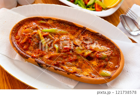 Izmir kofte, turkish dish of spicy meatballs 121738578
