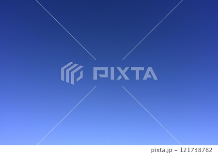 雲ひとつない青空　背景、空の置き換え　空を撮影した写真 121738782