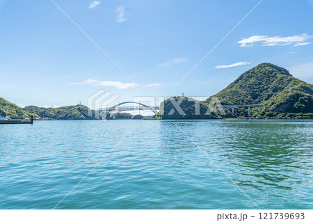 熊本県宇城市　三角西港から見る周辺の島々の風景 121739693