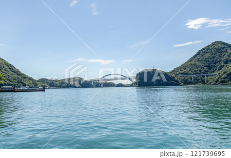 熊本県宇城市　三角西港から見る周辺の島々の風景 121739695