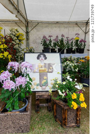 菊花　秋の風物詩「菊人形・菊まつり」菊池市ふるさと創生市民広場 121739749