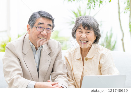 シニア夫婦　老後 121740639