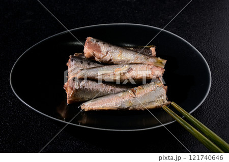 オイルサーディン 121740646