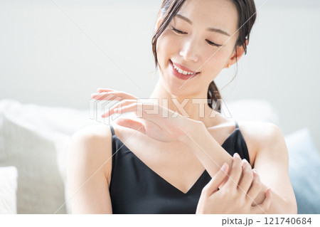 若い女性　ビューティーイメージ 121740684