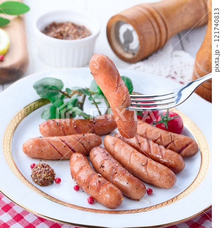 粗挽きウインナーソーセージ 121740813