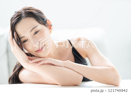 若い女性のエステイメージ 121740942