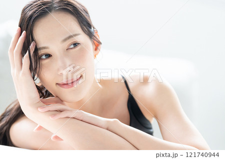 若い女性　ビューティーイメージ 121740944