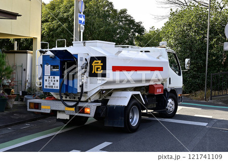 灯油販売トラック 巡回販売車 ローリー車 灯油販売トラック 巡回販売車 ローリー車 121741109