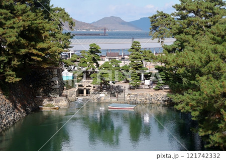 天守台から水門方面を見る 121742332