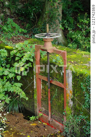 水門のハンドル 水門のハンドル 121742869