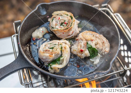 アウトドア料理　Camping cooking with a small iron pan 121743224