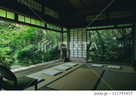 新緑の滝口寺 121743457