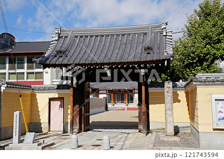 京都　伏見　伏見御坊・会津藩駐屯地跡（初冬） 121743594