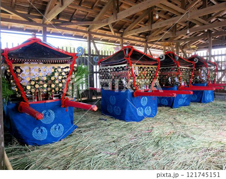 御田祭に使われる阿蘇神社のお神輿　（熊本県阿蘇市） 121745151