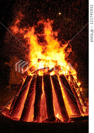 伊勢神宮外宮　晦日参り 121745932