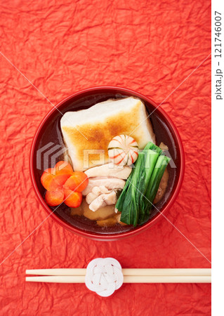 角餅の入った関東風お雑煮 121746007