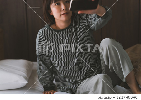 スマホで起きる スマホで起きる 121746040