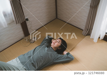 ごろ寝 121746080