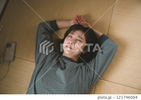 ごろ寝 ごろ寝 121746084