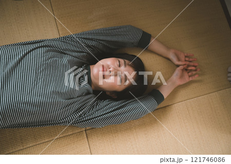 ごろ寝 ごろ寝 121746086