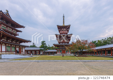 UNESCO世界文化遺産、奈良薬師寺を巡る 121746474
